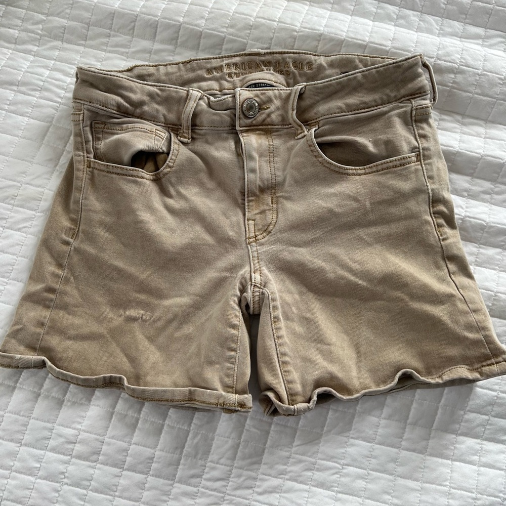 American Eagle midi shorts tan color size 8